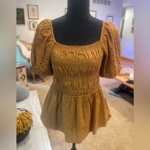 Maurice’s NWT mustard color top. Size medium.
